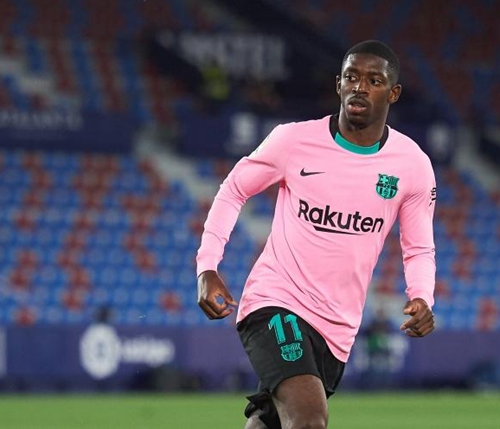 梅西跟前锋比进球、跟中场比助攻！还跟俱乐部比冠军！而且都赢！