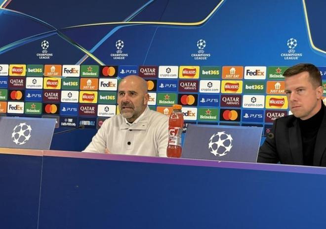 记者：切尔西在努力引进罗克，曼联也在关注他的情况