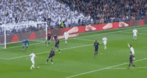 迈尼昂在加比亚社媒动态下留言，后者回复：请续约