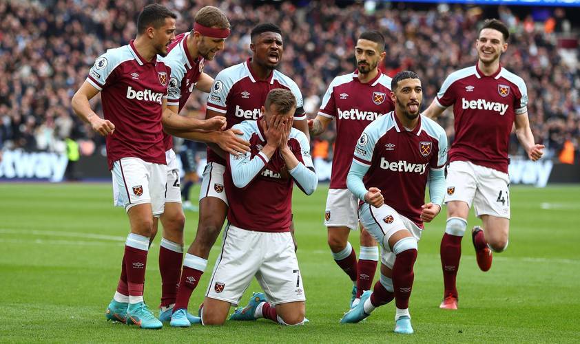 曼联英超14轮1-1战平西汉姆联，近5轮仅胜1场，阿莫林执教遇质疑，防守问题突出。