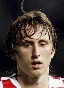 皇马公布欧冠战曼城名单：姆巴佩受伤仍入选，卡马文加缺席