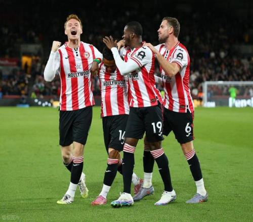 FOG与NFL达成多年合作，标志性宽松剪裁引关注