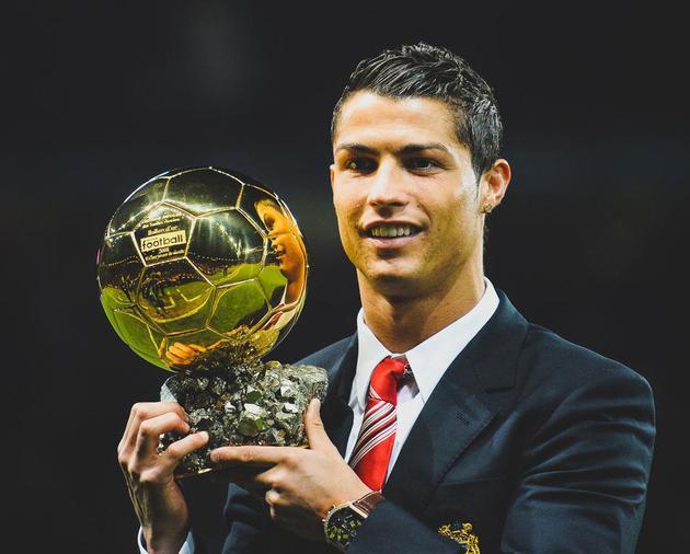 祝贺，苏超MVP范厚泰获2025微博竞燃之夜年度瞩目运动员奖项