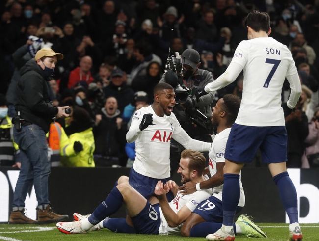 湖人浓眉哥关键封盖力助球队获胜